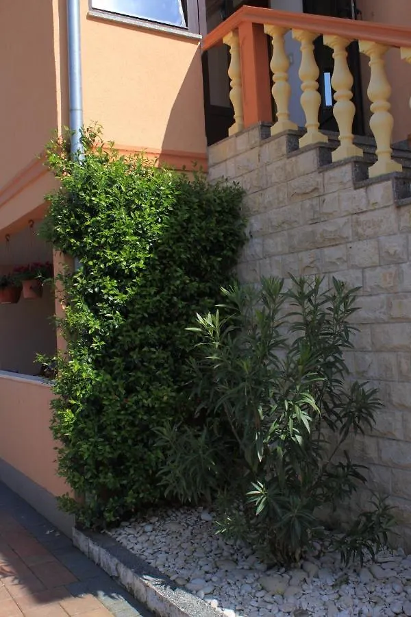 Apartments With A Parking Space Valbandon, Fazana - 2214 Fondole Croatia