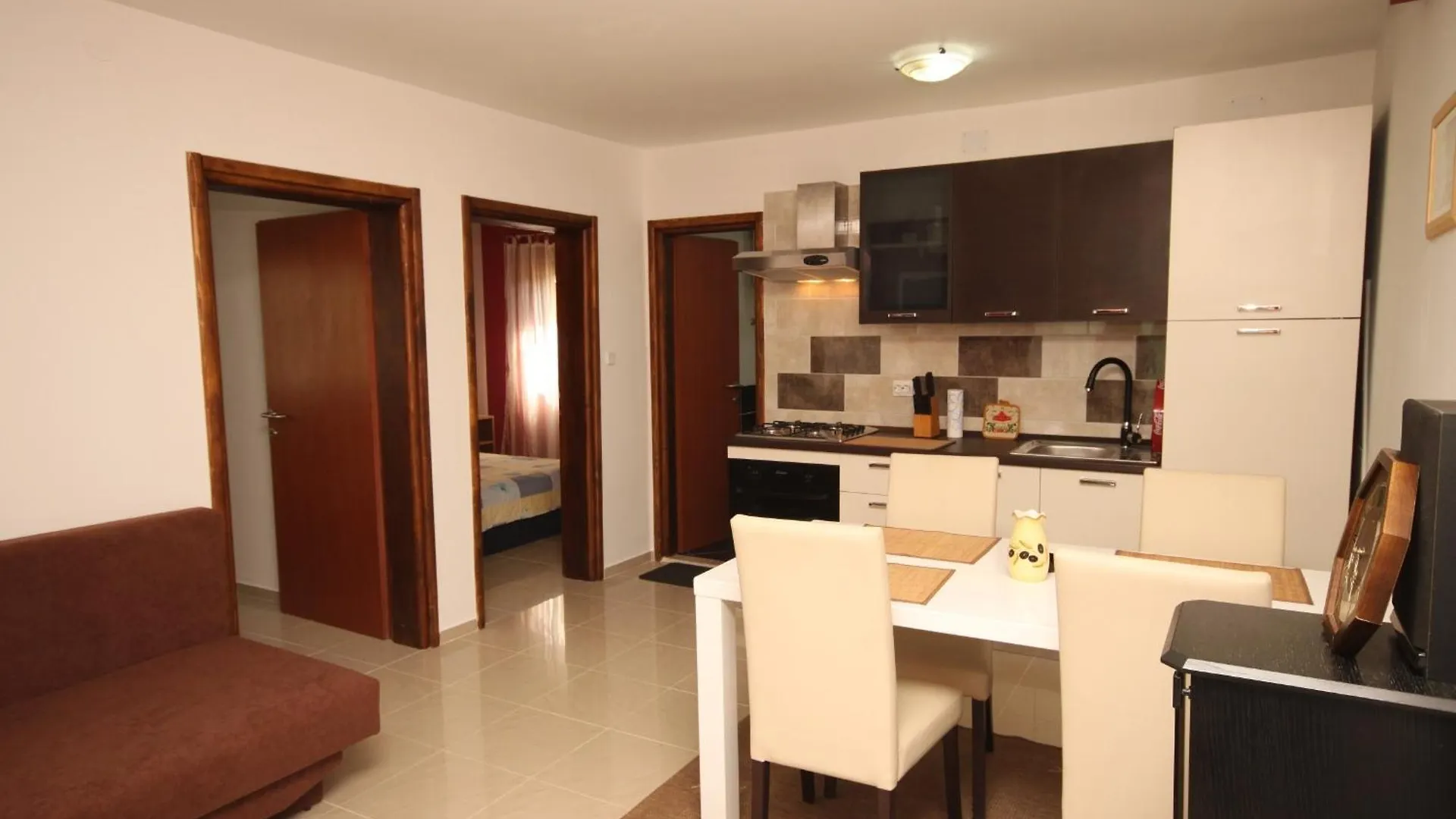 Apartments With A Parking Space Valbandon, Fazana - 2214 Fondole